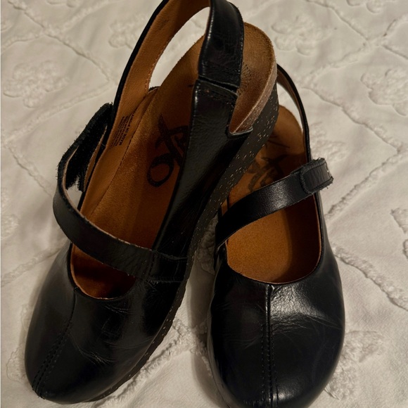 OTBT Shoes - OTBT Black Leather Slingback Shoes